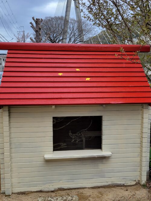 赤い屋根のログハウス完成！